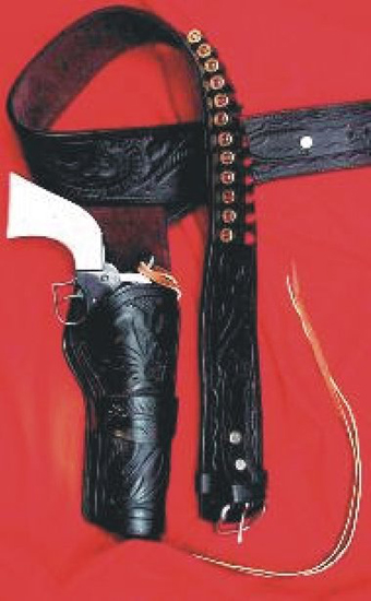 Single action leather holster crossdraw